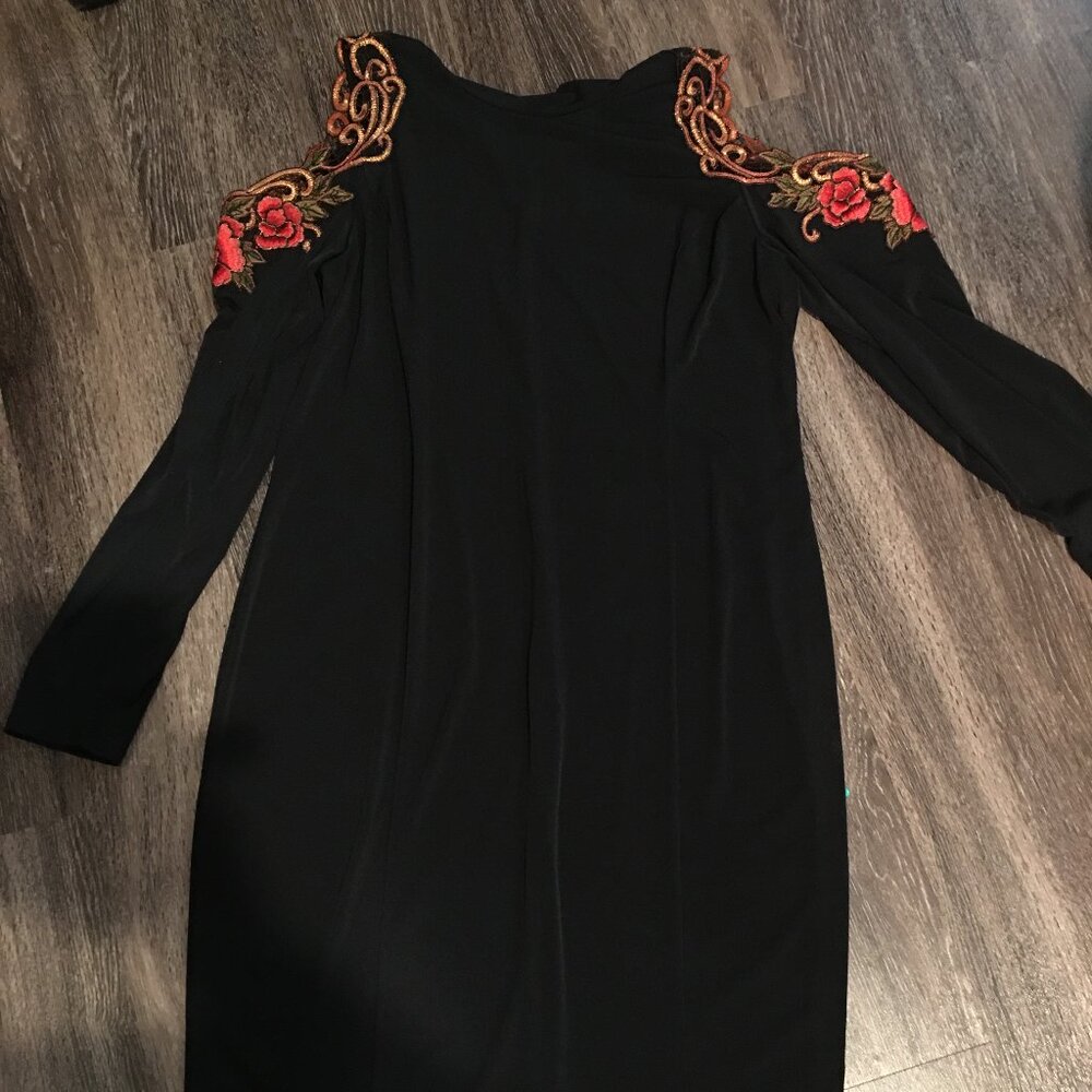 Venus Black Cold Shoulder Dress - Embroidered Roses Size Large 42 Long CL1